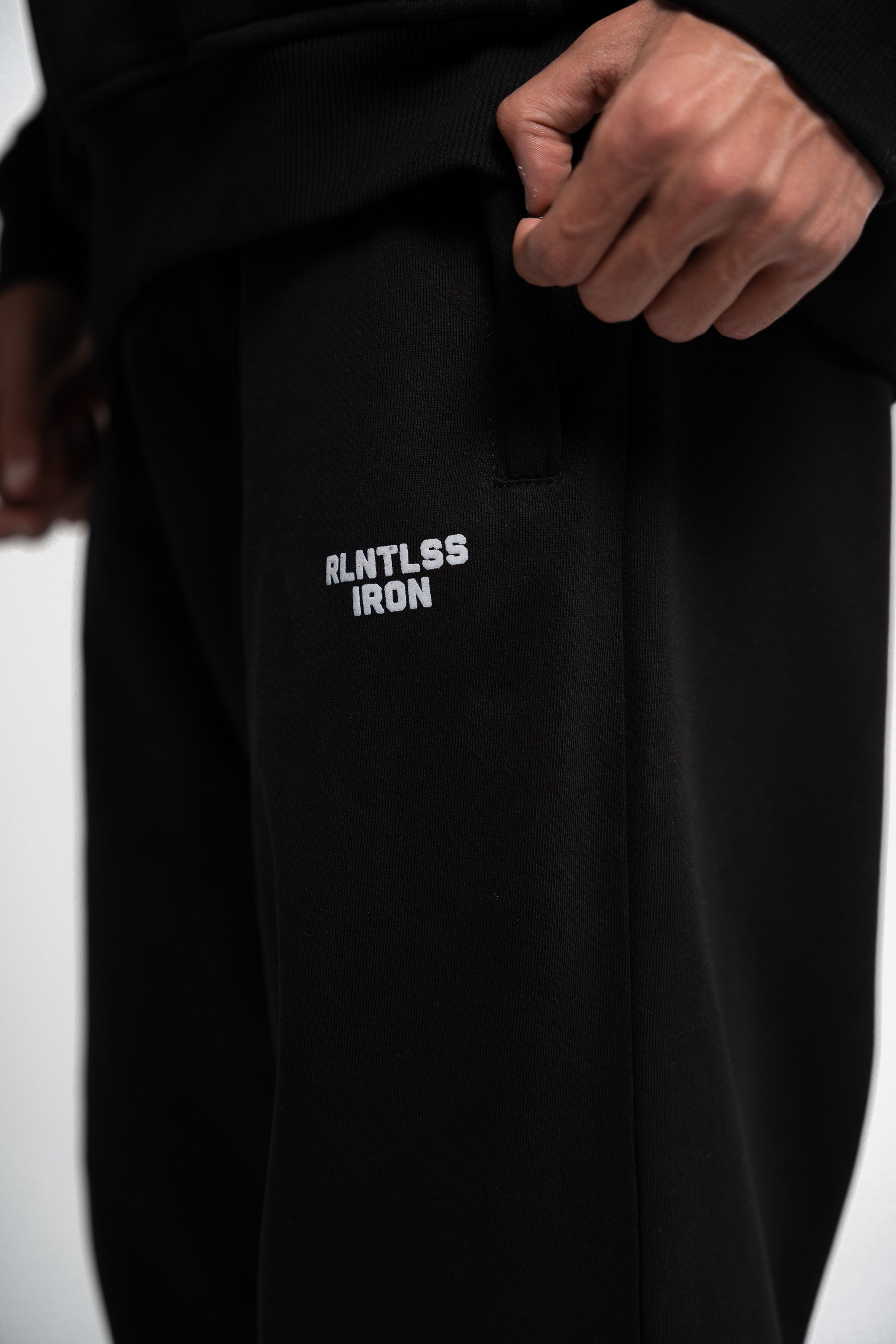 Black Areo-flecee Cuffed