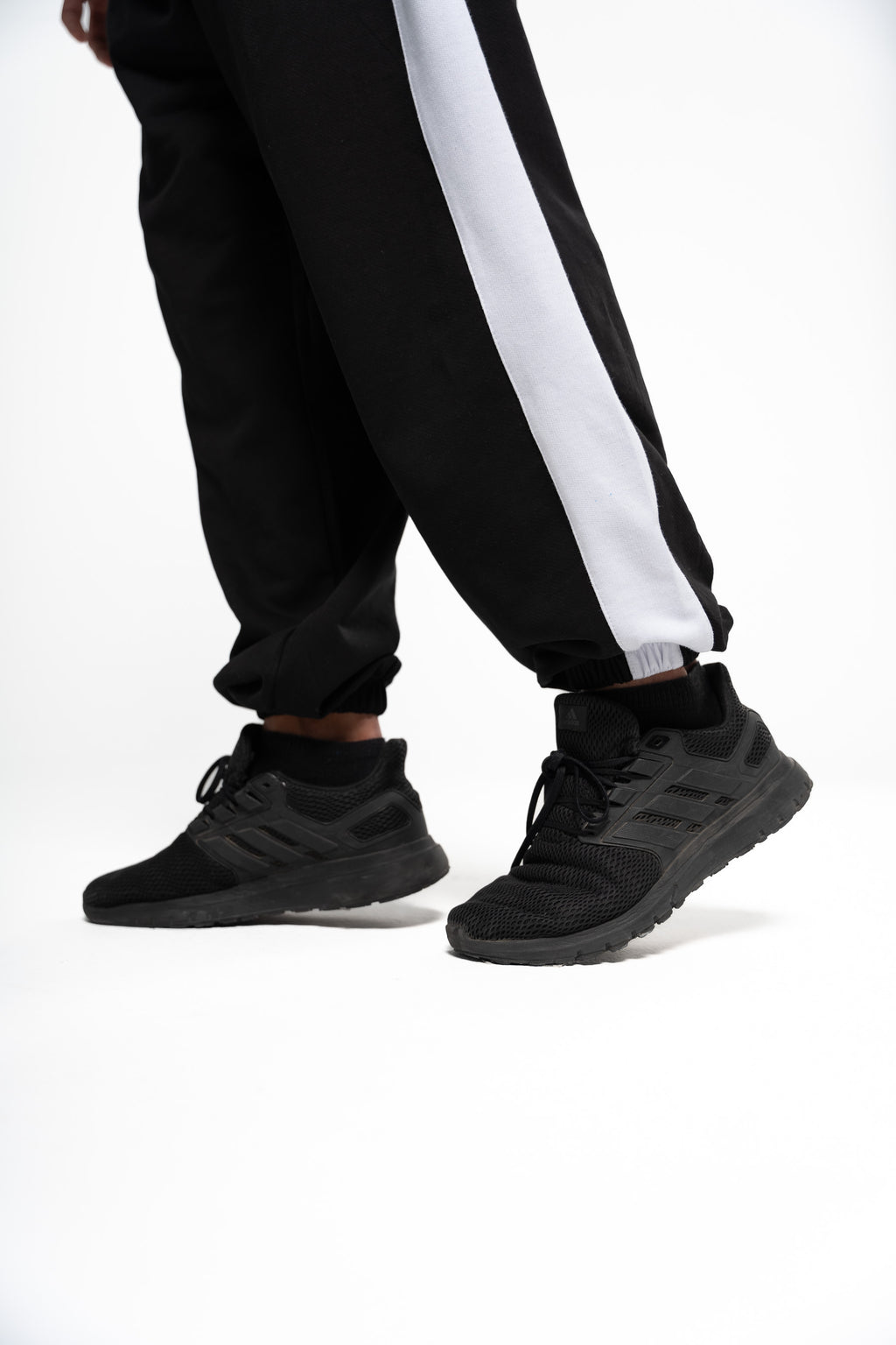 Areo-flecee white line cuffed pants