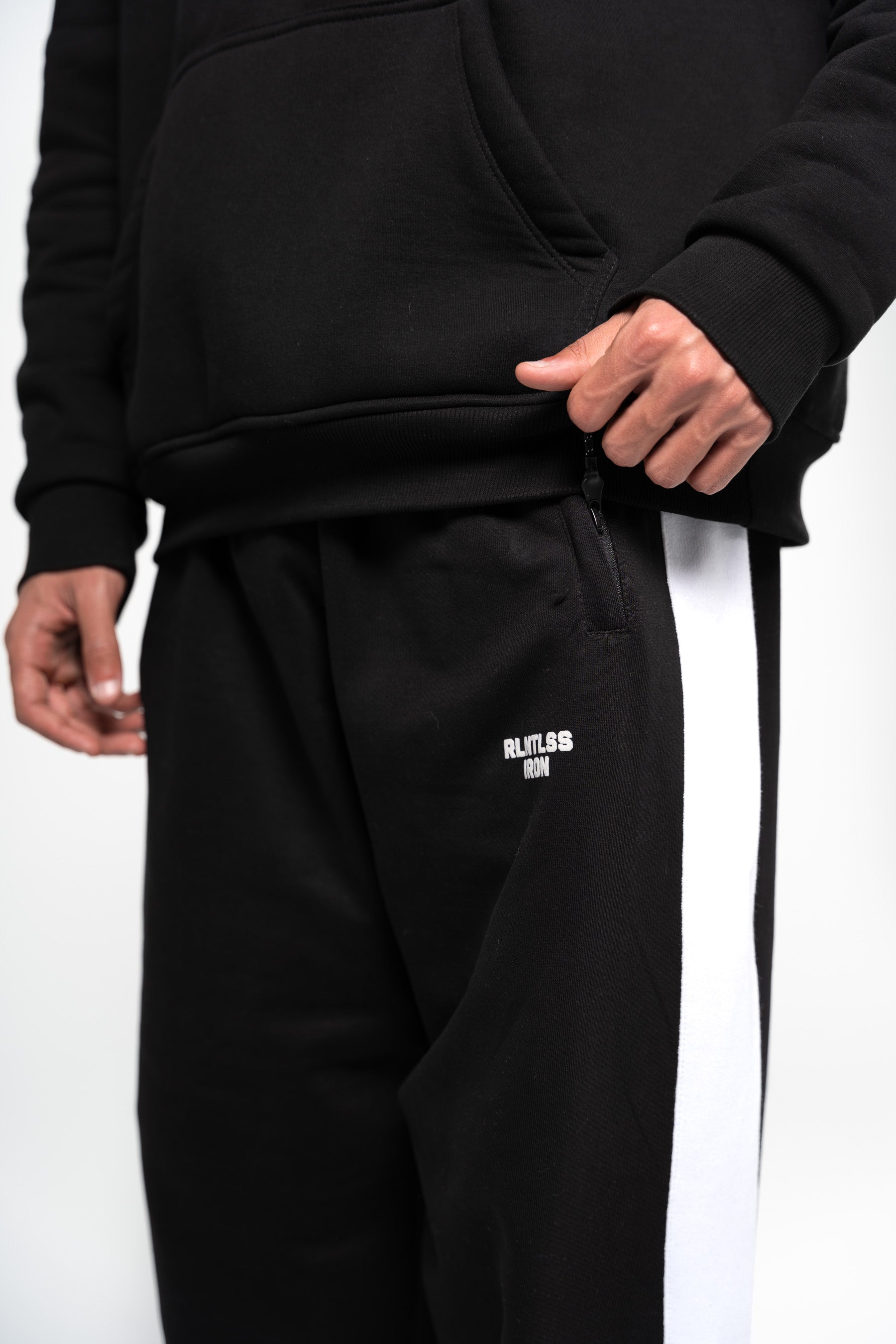 Areo-flecee white line cuffed pants